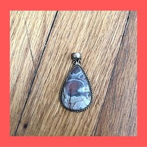 Agate and sterling silver pendant